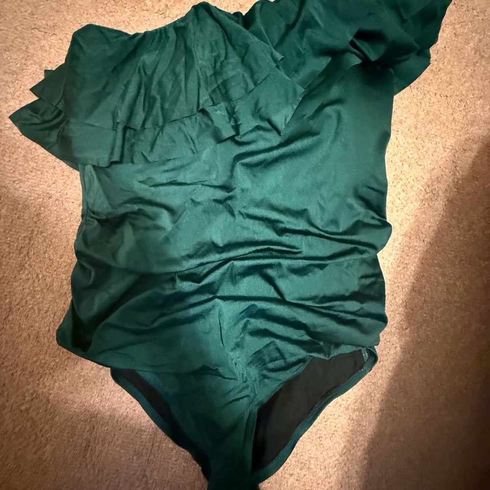 Elegant Green One-Shoulder Suit & Coverup